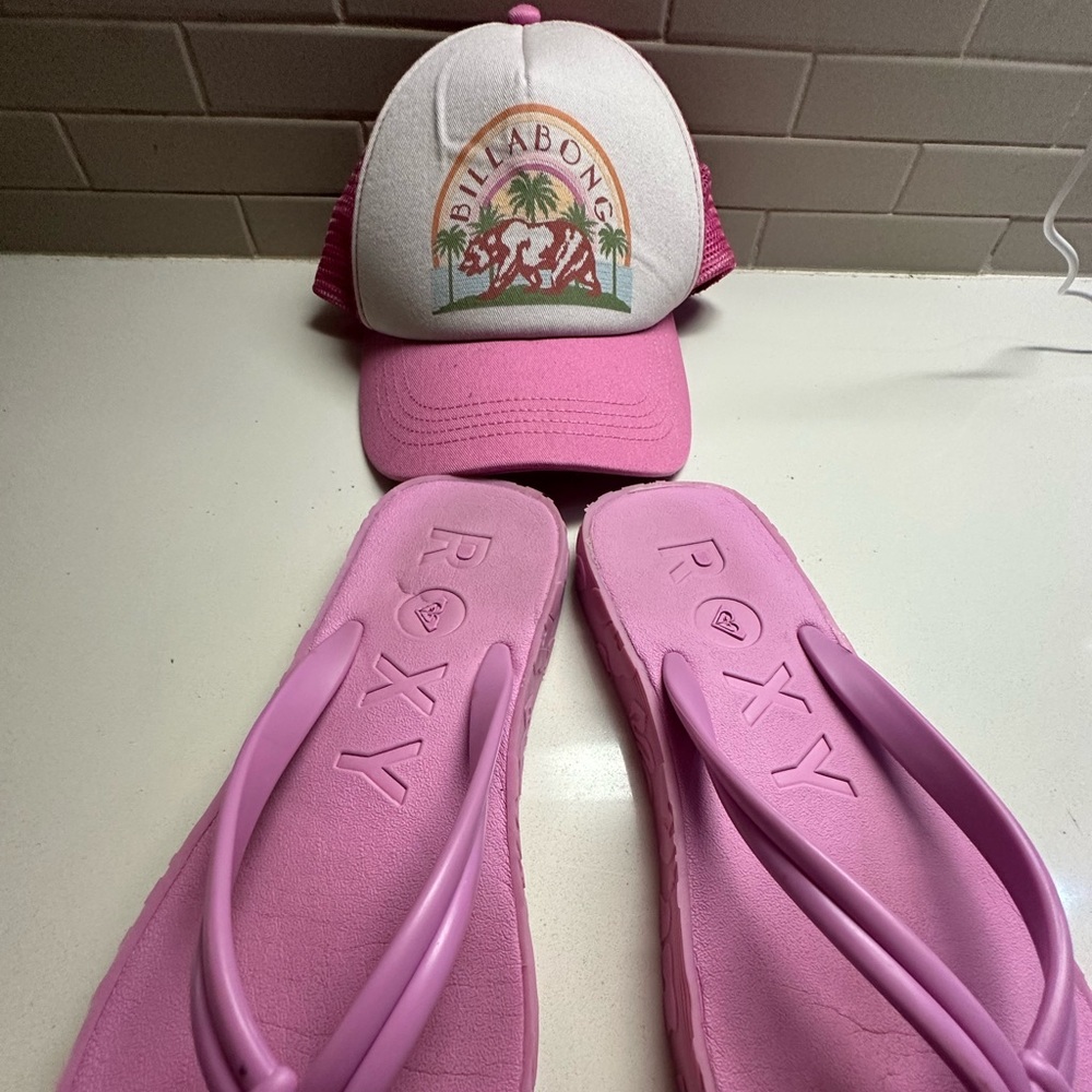 Roxy Pink Sandals & Billabong Pink Hat
